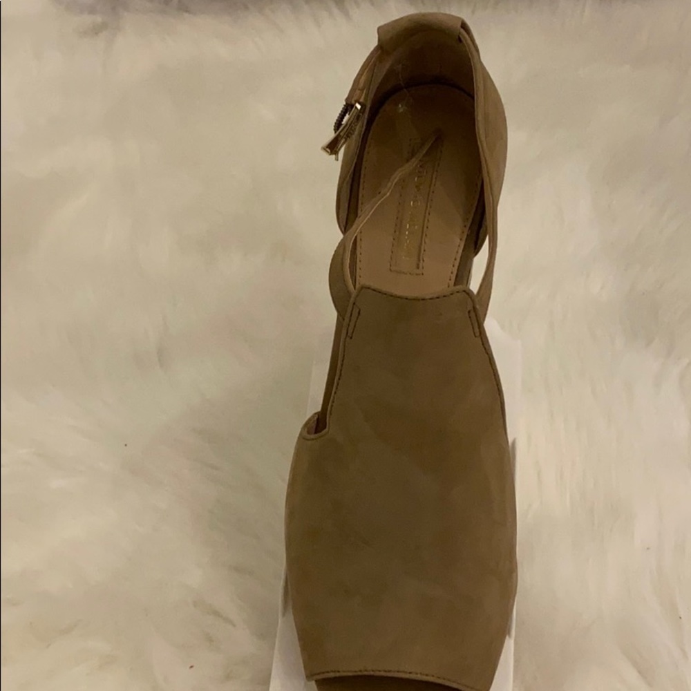 Shoes - Picture 4 of 7